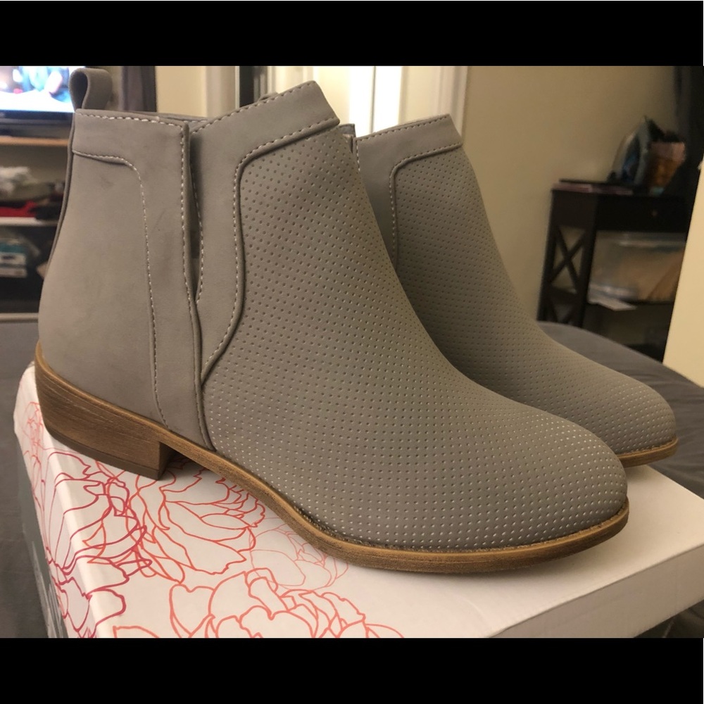 Size 8.5 Journey + Crew Bootie shoes